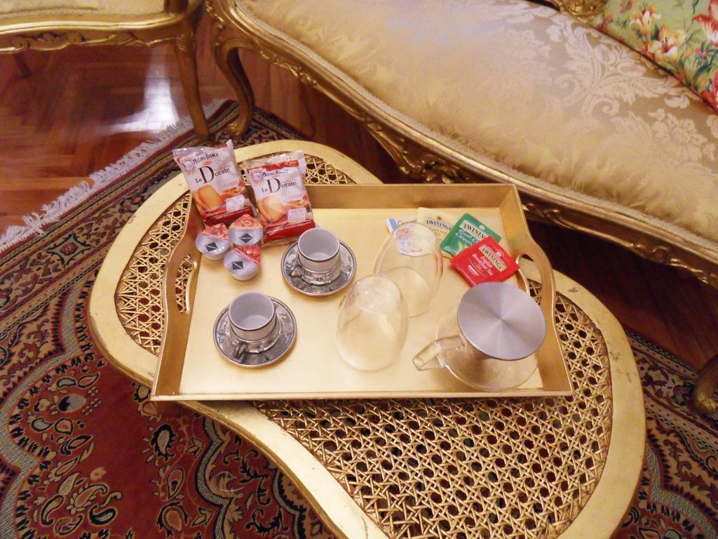 Отель Art&Coffee Верона Экстерьер фото